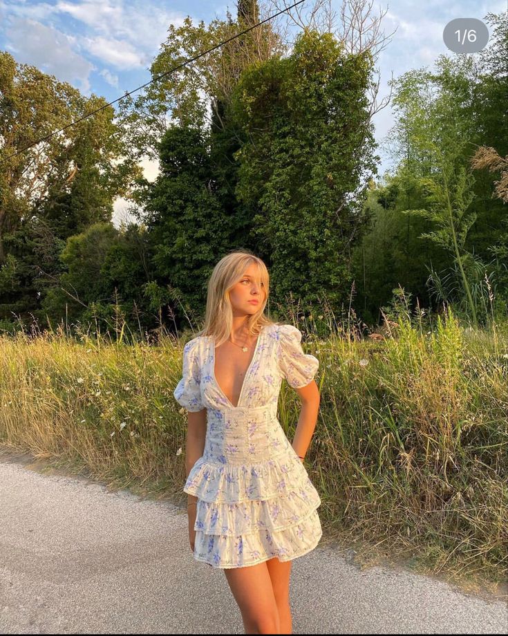 Amy - Blomstret kjole med volanger