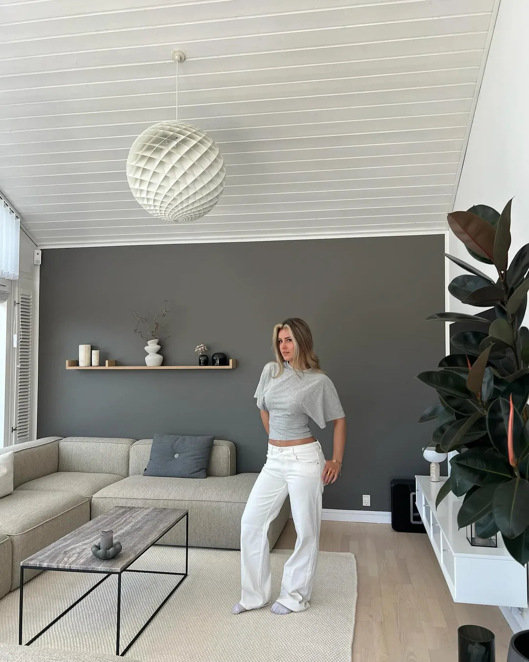 Maren - Rundhalset Topp med Vide Ermer