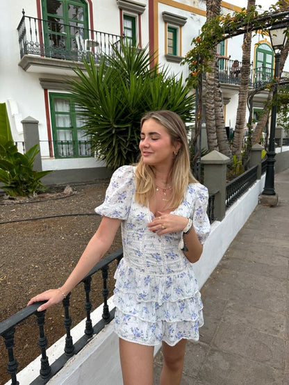 Amy - Blomstret kjole med volanger
